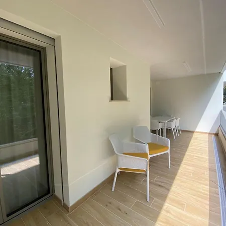 Apartment Coastal Flat With Spacious Covered Terrace *