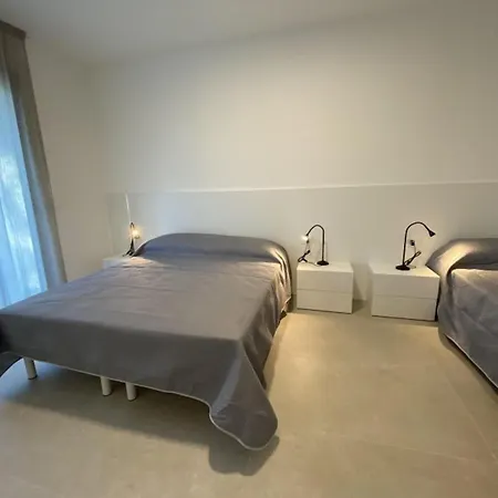 Apartment Coastal Flat With Spacious Covered Terrace *