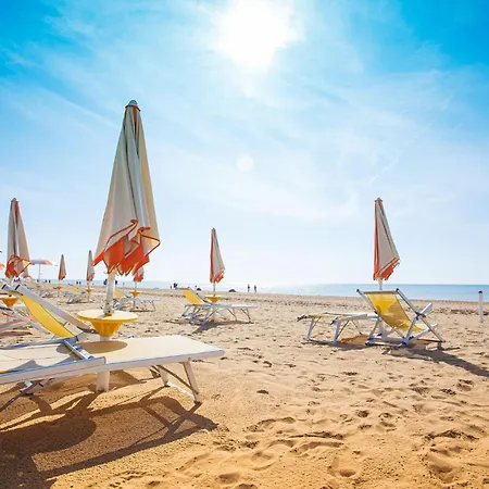 Coastal Flat With Spacious Covered Terrace Apartment *